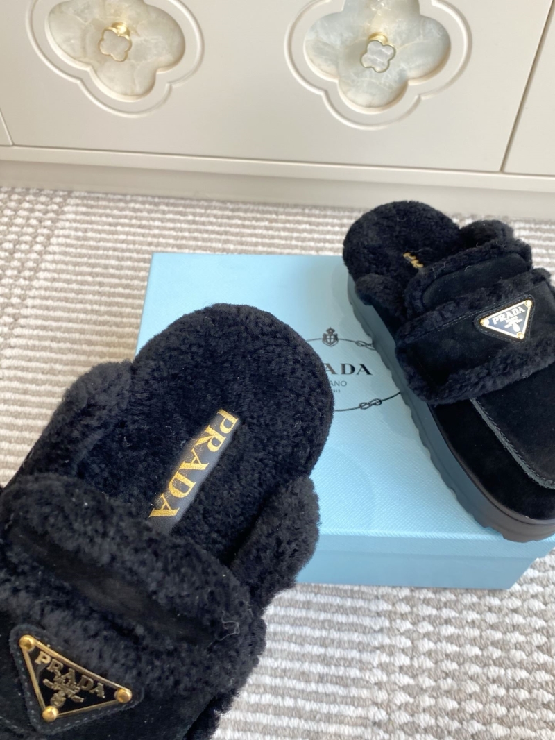 Pra*a slippers